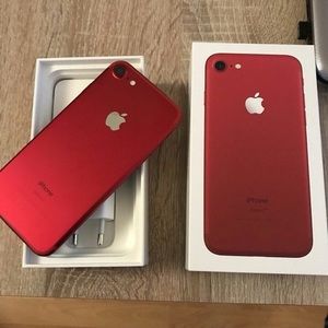 iPhone 7 comes with headphones and the box